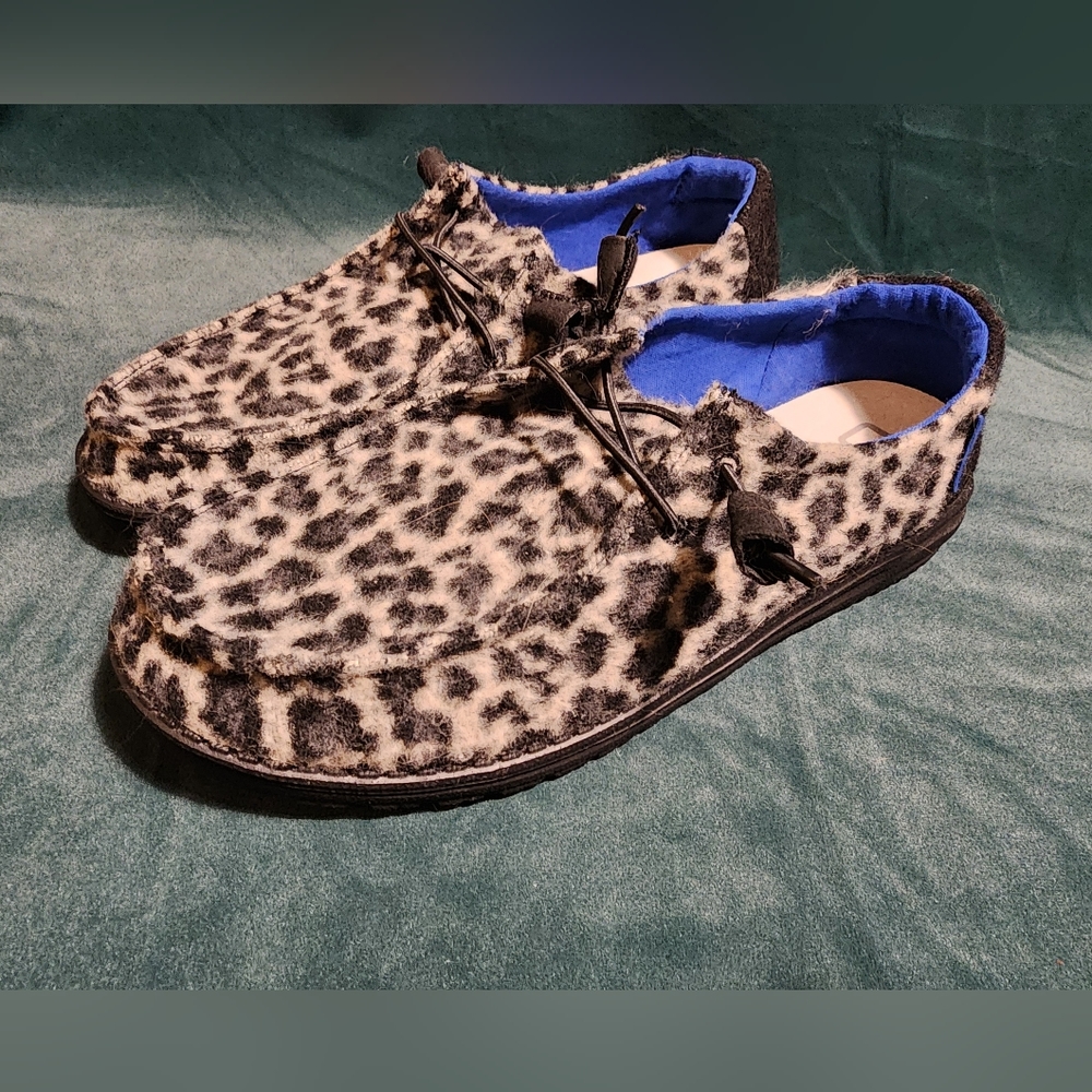 Hey Dude NWT sz 9 Wendy Wild Cheetah